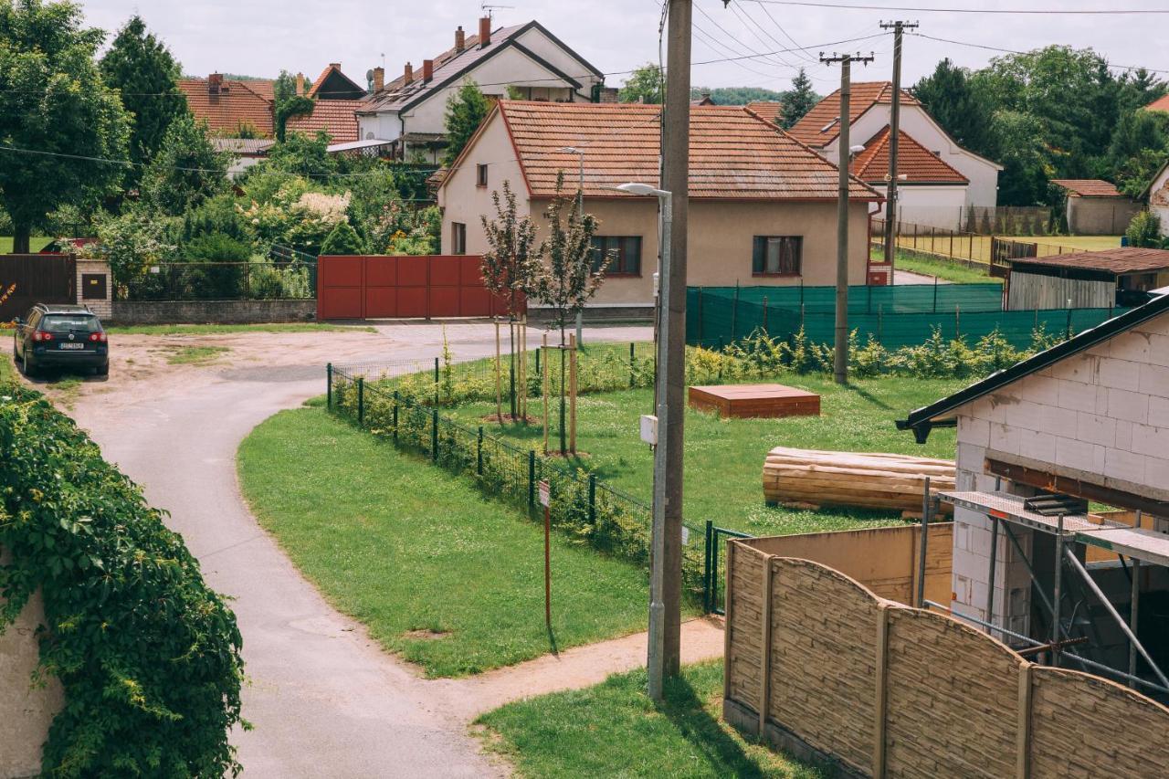 Alisa Apartments Kostomlaty nad Labem Eksteriør bilde